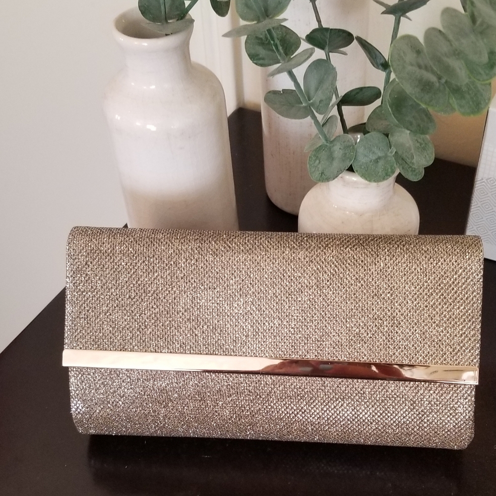 Bare Minerals Clutch